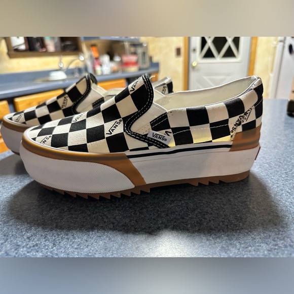 Brand new The viral “Vans” women’s size 7 1/2.
These are super popular - Picture 2 of 6